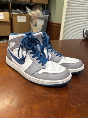 Nike Air Jordan 1 Mid
Men’s size 11